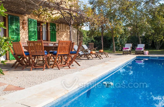 Charming town house for12. Ideal for groups, enabled for yoga & meditation.