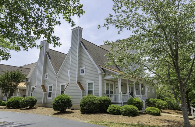 Charming two bedroom in The Cottages at King's Creek. Click to book!