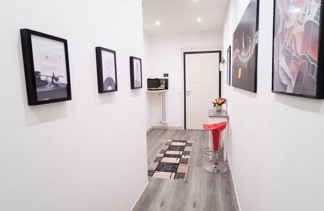 Charming Two-Bedroom Apartment in Downtown Cremona