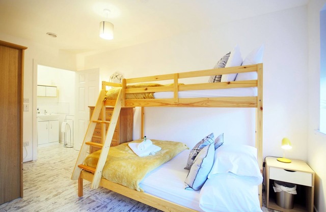 Charming, two-bedroom pet friendly property located in lovely Dalnabay which is just a 10 minute wa