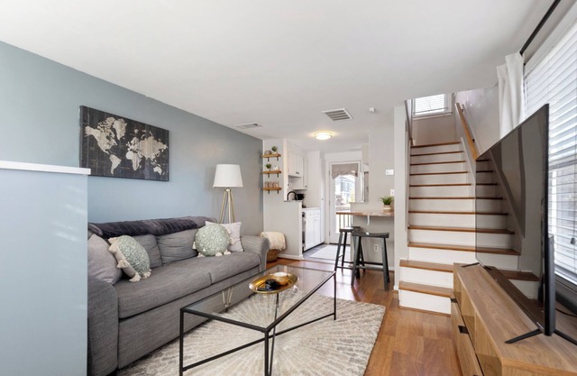 Charming Uptown Charlotte Loft-style townhome with Private Garage!