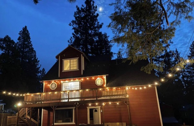 Charming 2-bedroom home walk to Beach close to Northstar