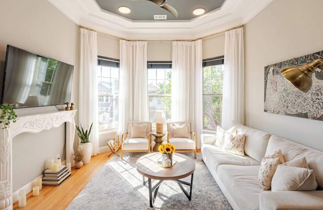 Charming Victorian Retreat 4BD-2BT-1 off street parking.