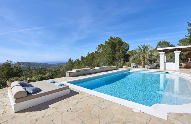 Charming Villa with 5 Bedrooms in San Juan, 1042