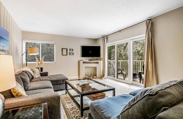 Charming Villa Just Steps to Beach & Shared Pool w/Central AC, Private WD, WiFi