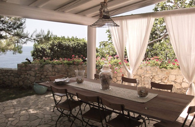 Charming villa with garden and panoramic sea view