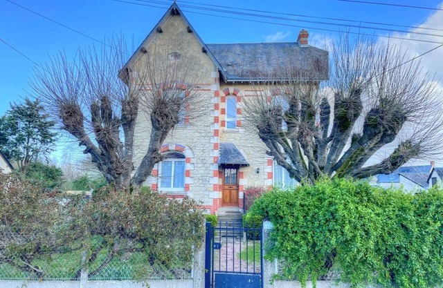 Charming Villa with Private Garden, Modern Amenities, and Prime Location in Loire Valley