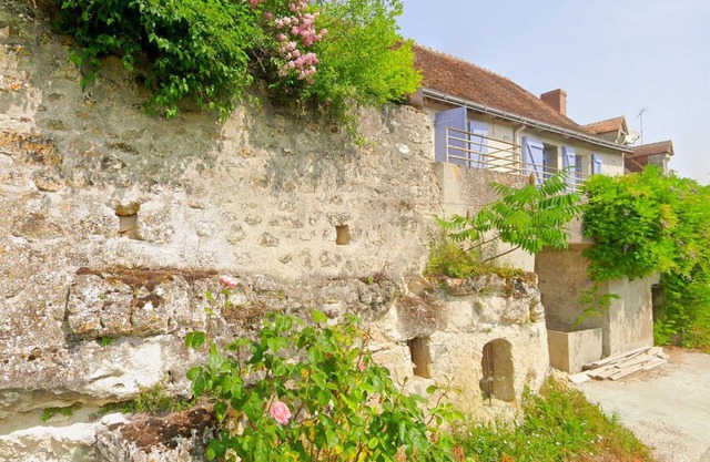 Charming Village Retreat with Garden, Near Loire Valley Castles, Inclusive Amenities