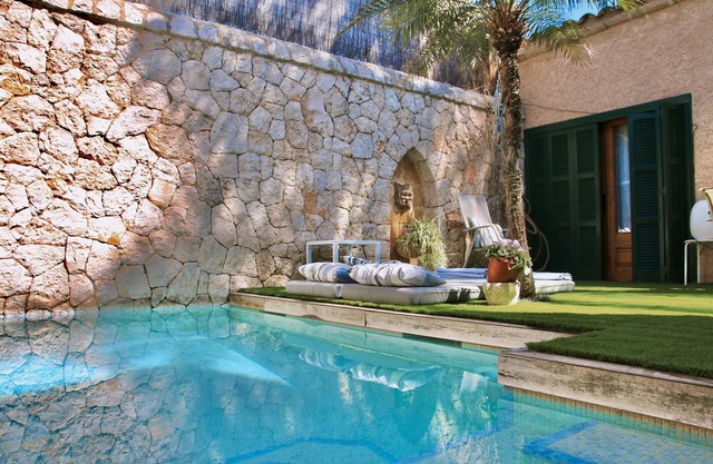 Charming village house, pool in courtyard, ideal location, Mediterranean flair