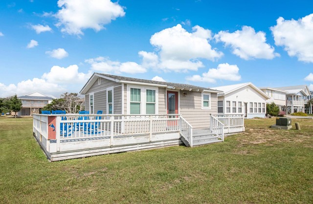 Charming Vintage Beach Bungalow Only One Block from the Beach