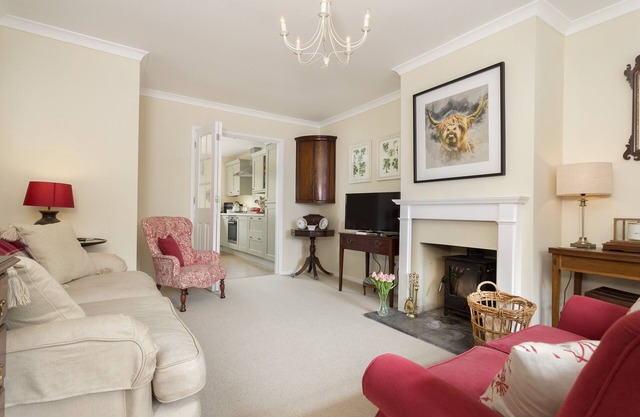 Charming, well appointed 3 bedroom cottage with a delightful, mature garden