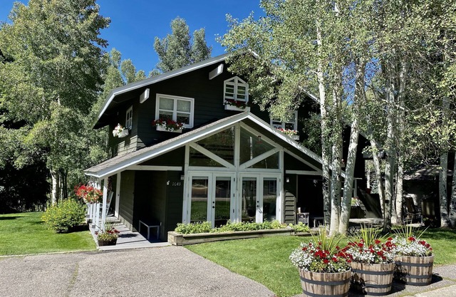 Charming West Vail 4 Bedroom, 3 Bathroom Mountain Chalet with Private Hot Tub