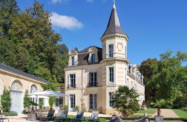 Chateau De Raguerniere