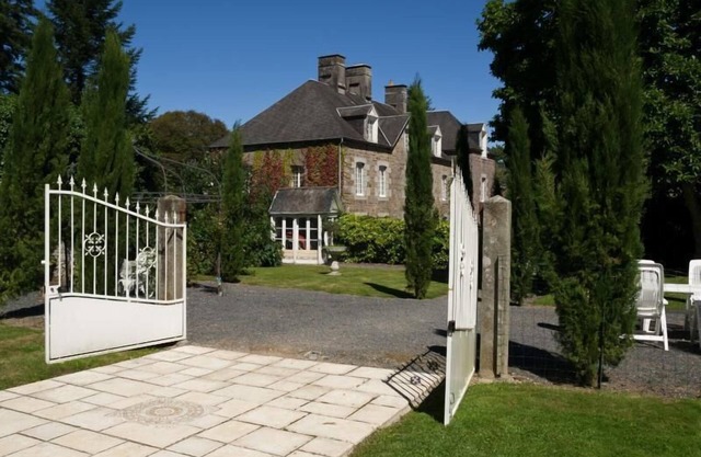 Château next to village Of Hambye, hot tub , outdoors and indoors private pools