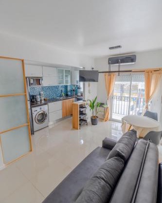 Check and Home - Luro - Monoambiente a Estrenar en el Centro con Balcón a la Calle