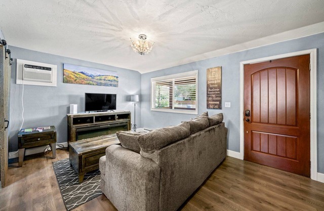 Cheerful 2 bedroom cabin close to the hospitaln