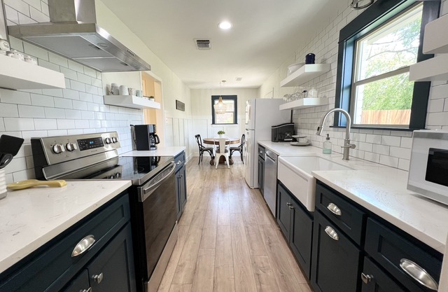 Cheerful 3 Bedroom Old Town Keller Home