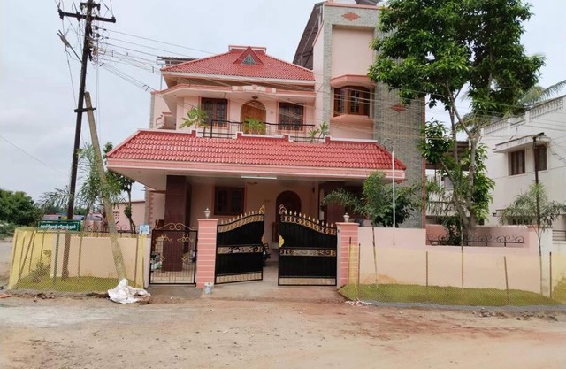 Cheerful 5- bedroom villa in Thudiyalur