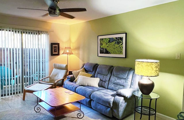 Cheerful Calming Condo near Clear Lake, NASA, Kemah, League City, and Pasadena.