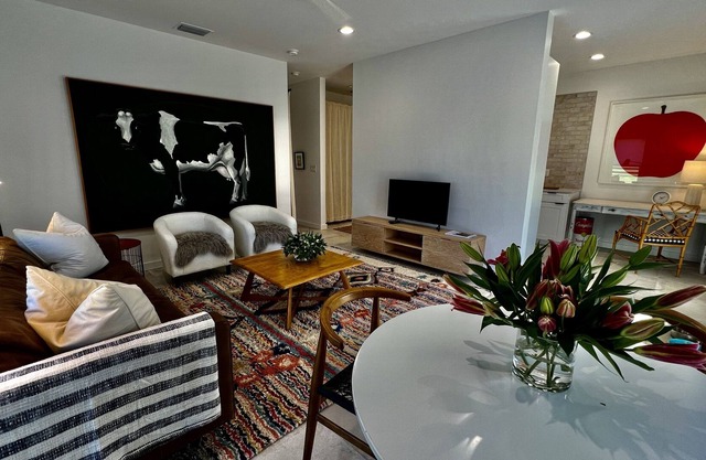 Cheerful family sized barn apartment located in horse country, close to