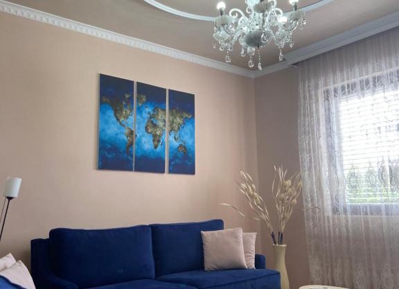 Cheerful residential home with free parking & WiFi