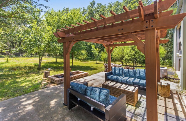 Cheerful Retreat on 8 acres