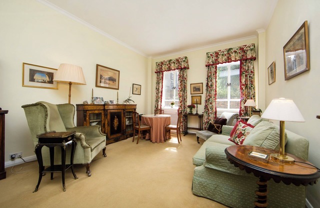 CHELTENHAM TERRACE, CHELSEA - Quaint 1 bed flat just 5 minutes walk to Sloane Sq