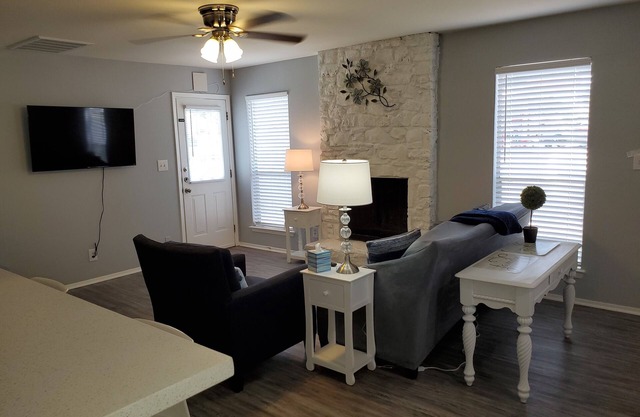 Cherry Creek Home with 2 BR 1.5 BA Free Private Parking Pet Stays for Free !
