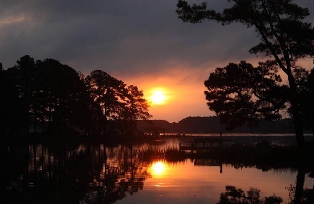 Chesapeake Bay Waterfront Cottage Pool, Pier, Kayaks, Wifi 2 Bd/2 Ba, Mini Golf