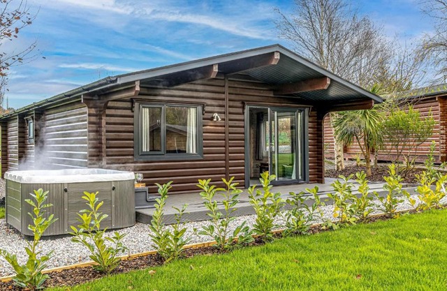 Chestnut, 6 Fingle Glen Lodges