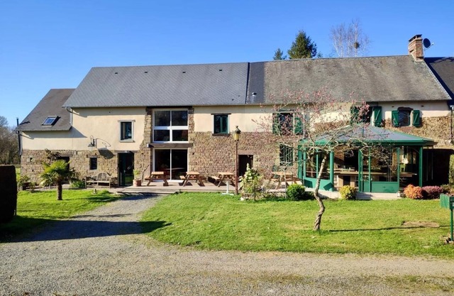 Chevaux d'Asie 21 pers : jacuzzi, billard, baby-foot