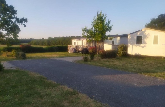 CHEZ LOLO MH 3CH 2SDB CLIM 8p VUE CHAMPS EMPLACEMENT CALME