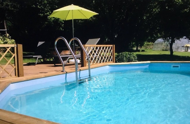 Chez Lucy Gite with private pool in a tranquil setting. Free fibre Sleeps 4/6