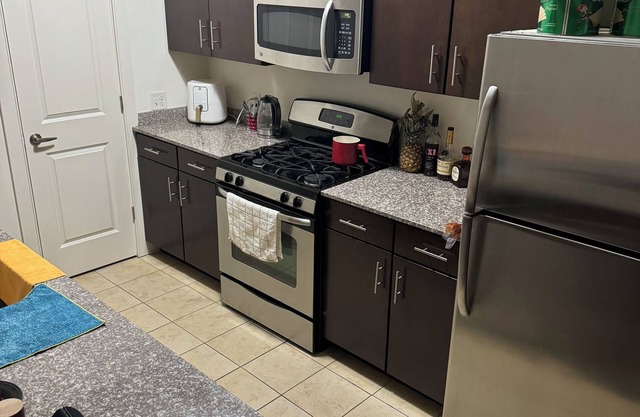 Chic 1-bedroom with fitness room, WiFi in cool Bayonne.