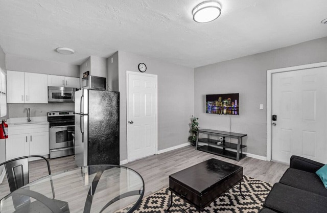 Chic 1BR Getaway Near FLL Airport + 6 MN to Ocean
