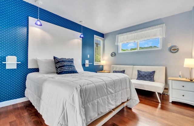 Chic 2-Bedroom Seaside Getaway