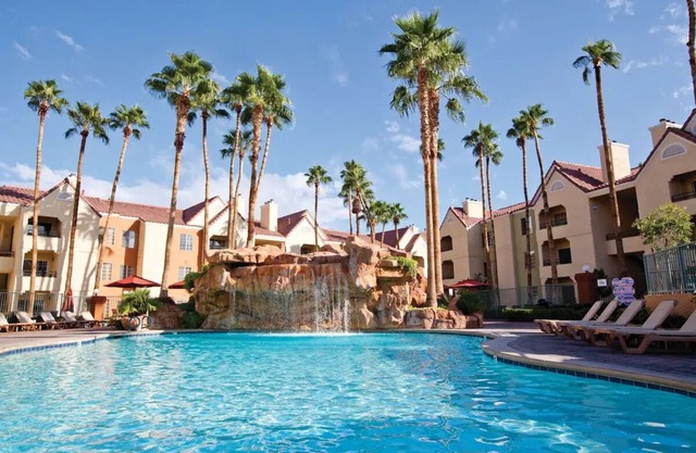 Chic 2-bedroom 2-Bath villa with Pools, fitness room & more in vibrant Las Vegas
