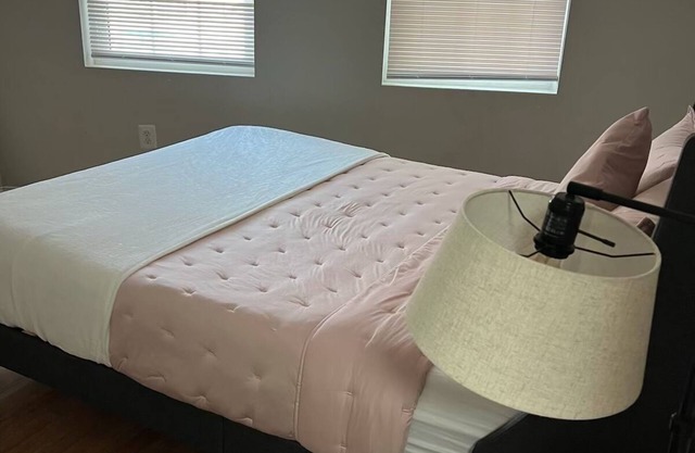 Chic 2-bedroom apartment with WiFi, AC in vibrant Washington, DC near Metro