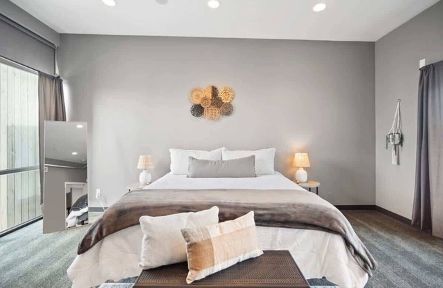 Chic 2-bedroom condo with private patio