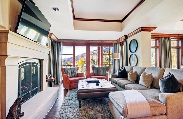 Chic 2 BR+Den Ritz-Carlton Condo with Valley Views by RedAwning - Save 20% on 7+ Nights!