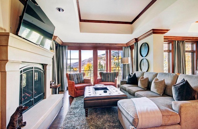 Chic 2 BRDen Ritz-Carlton Condo with Valley Views