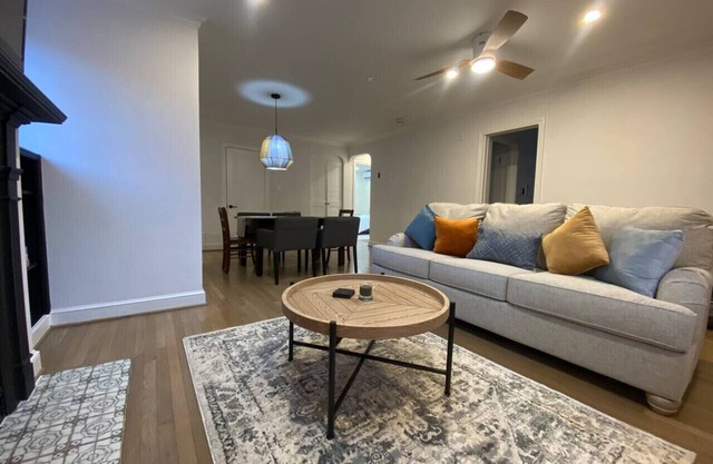 Chic 2BDRM - 5 min walk to Metro