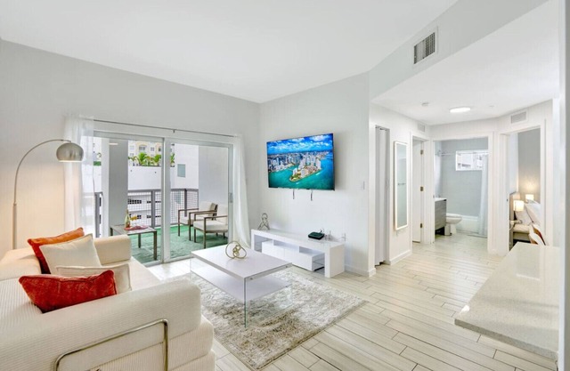 Chic 2BR Edgewater Condo w/Views + Balcony