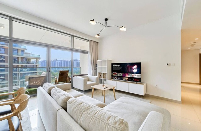Chic 2BR in Mulberry with Park Views | Dubai Hills