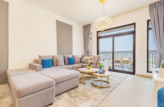 Chic 2BR + Maid | Steps from Burj Al Arab, MJL