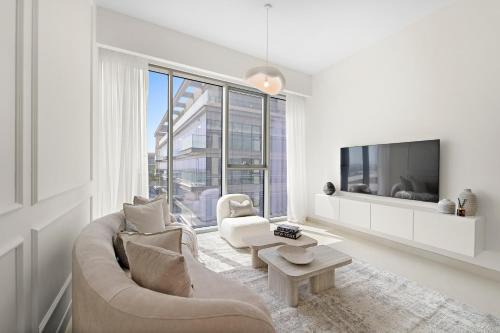 Chic 2BR plus Maid in Jumeirah Vicinity