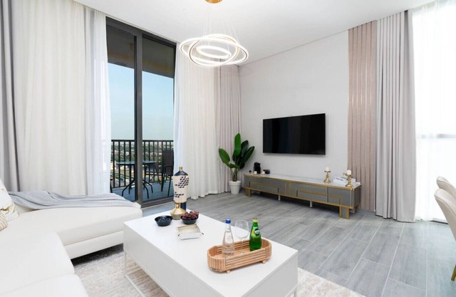 Chic 2BR Urban Retreat w/Captivating Dubai Views