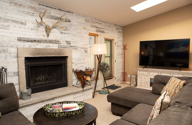 Chic 3-Level Condo w/Private Deck, Hot Tub & BBQ