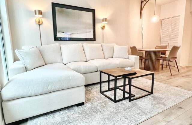 Chic Acqua Vista Condo