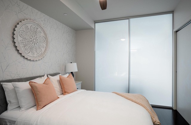 Chic and Cozy Condo in Old Town Victoria